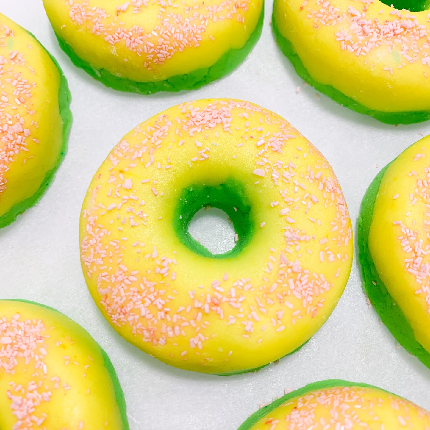 Fresh Picked Apples Donut Bubble Bar